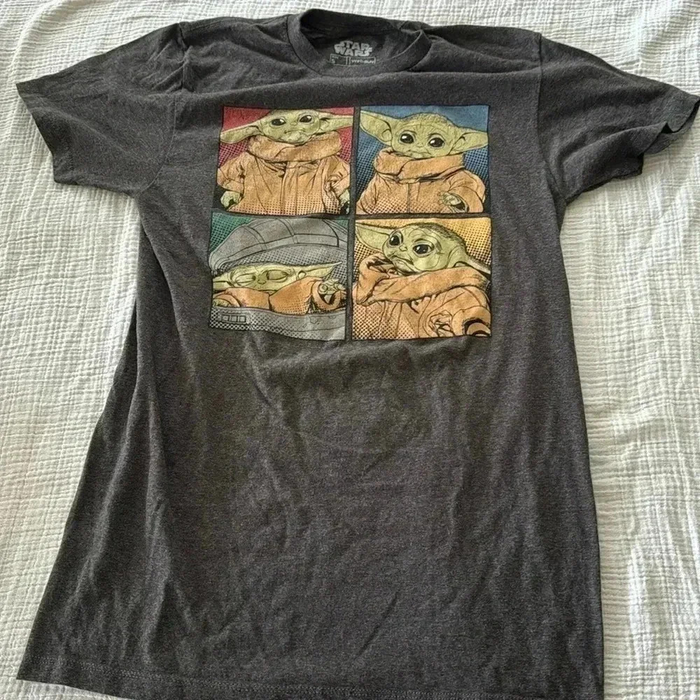Star Wars Yoda T-Shirt (Small - Men’s)